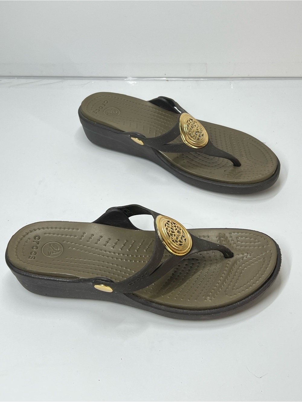 CROCS slip On Women’s Size 6 Cocoa Sandal